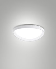 Moderne witte led-plafondlamp, gezien van onderaf, met een gelijkmatige lichtverspreiding.