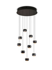 Moderne hanglamp CANNON met meerdere zwarte lampenkappen die aan een ronde plafondplaat hangen. Aanzicht van onderaf.