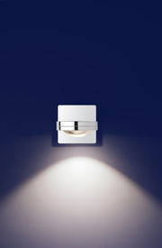 LED-Wandleuchte SOLO PUNTO - DOWN in frontaler Ansicht, beleuchtet die Wand mit einem sanften Lichtstrahl nach unten.