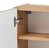 Geöffneter Hängeschrank aus Holz mit weißer Tür, seitliche Perspektive