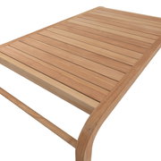 Holztischplatte mit Lamellenstruktur, seitliche Perspektive