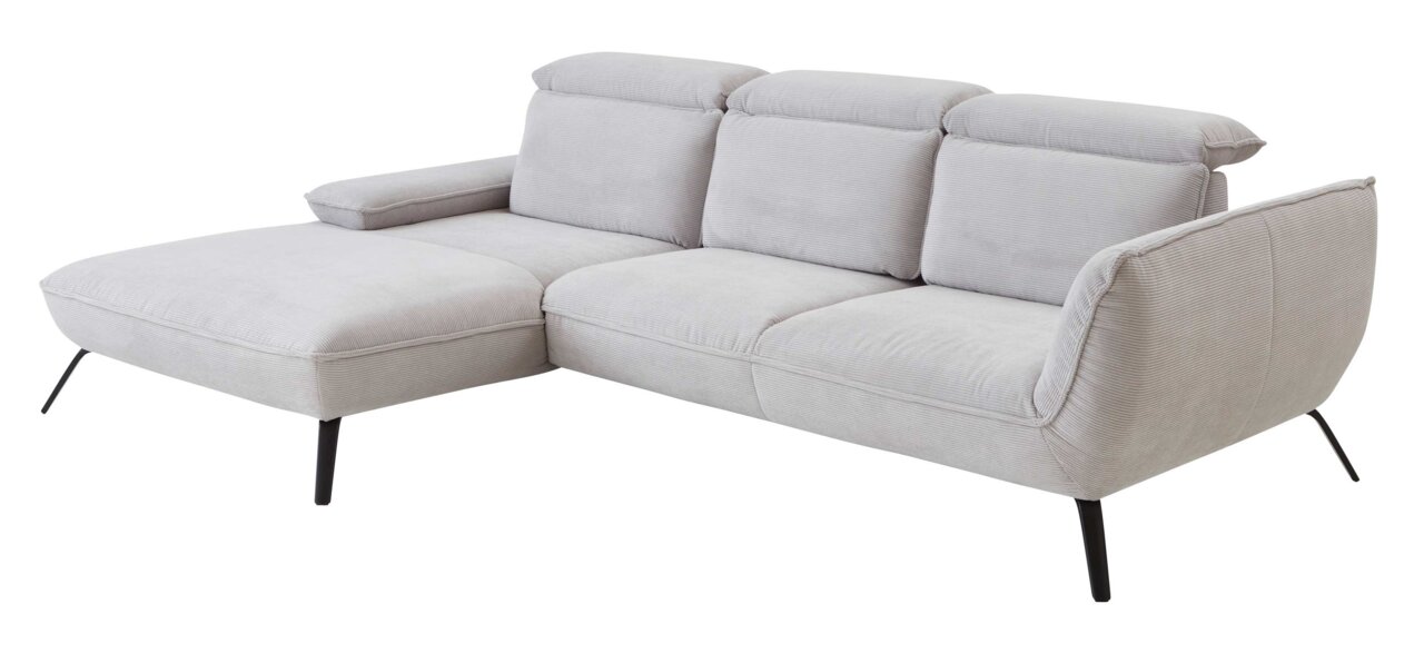 Graues Longchair-Sofa mit drei Sitzplätzen und einer linken Armlehne, seitliche Perspektive.