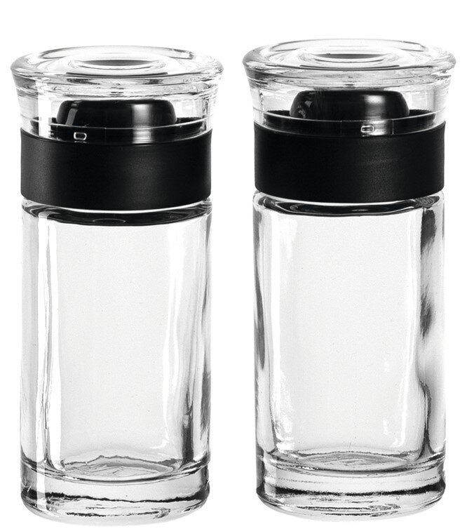Leonardo Salz- & Pfefferstreuer 2-tlg. CUCINA Zwei Salz- und Pfefferstreuer Cucina aus Glas mit schwarzem Deckel, Frontalansicht