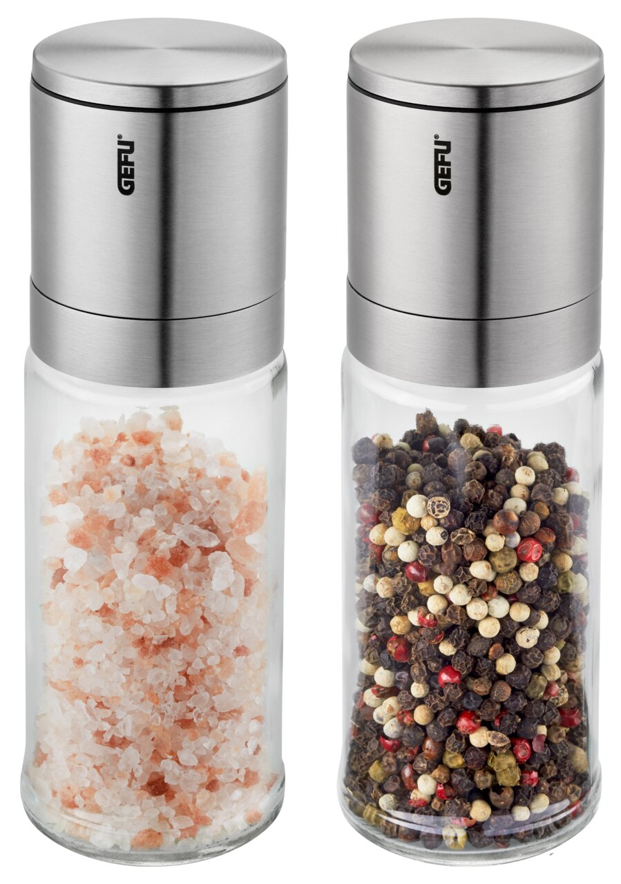 GEFU Salz- und Pfeffermühle LAMOLA Zwei Salz- und Pfeffermühlen LAMOLA aus Edelstahl und Glas, gefüllt mit rosa Himalaya-Salz und buntem Pfeffer, in Frontalansicht.