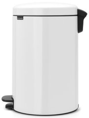 Weißer Brabantia Treteimer aus seitlicher Perspektive mit Pedal und Deckel.
