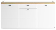 Frontale Ansicht eines modernen weißen Sideboards mit drei Schubladen und Holzoberfläche