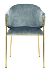 Frontansicht eines eleganten Armlehnstuhls mit blauem Samtbezug und goldenen Metallbeinen.