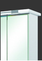 Spiegelschrank mit zwei Türen und integrierter Beleuchtung, seitliche Perspektive