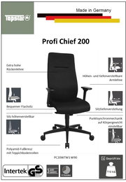 Schwarzer Chefsessel mit hoher Rückenlehne, höhen- und tiefenverstellbaren Armlehnen, bequemem Flachsitz und Polyamid-Fußkreuz mit Teppichbodenrollen, frontal abgebildet.