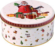 Runde Keksdose mit weihnachtlichem Design, zeigt einen Weihnachtsmann mit Geschenken und Spielzeug, seitliche Perspektive.