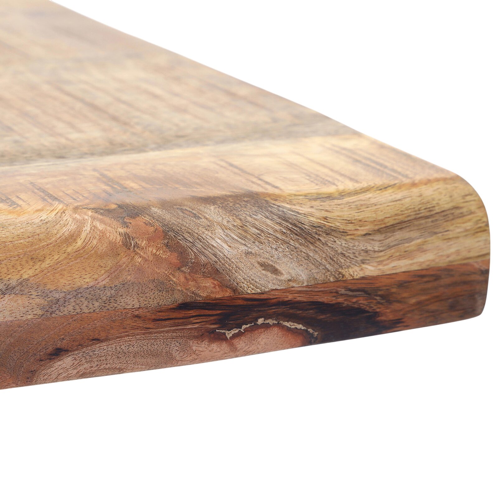 Massive Holzplatte mit abgerundeter Kante und ausdrucksstarker natürlicher Maserung, in seitlicher Nahaufnahme von schräg oben