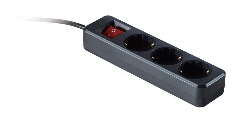 Dreifach-Steckdosenleiste mit Kippschalter, seitliche Perspektive