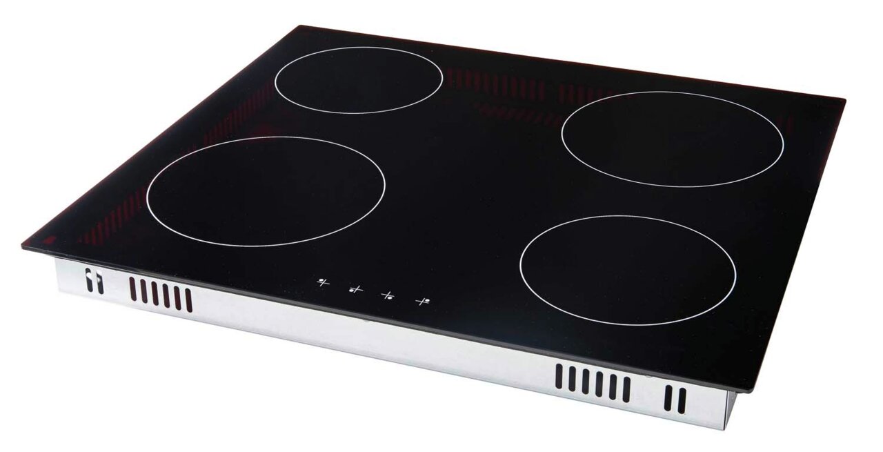 Schwarzes Glaskeramik-Kochfeld mit vier Kochzonen, seitliche Perspektive
