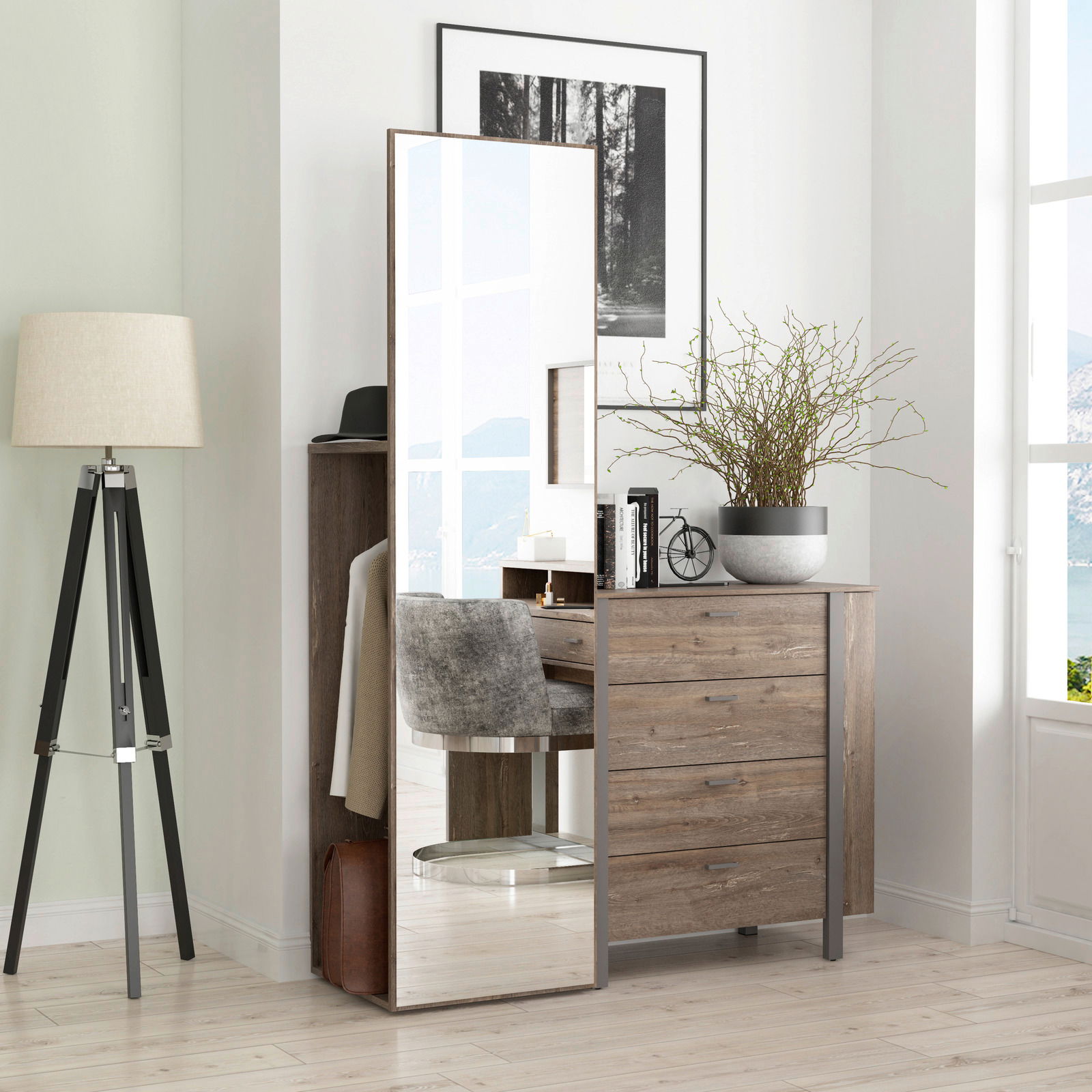 Kommode mit Spiegel in einem modernen Raum, seitliche Perspektive