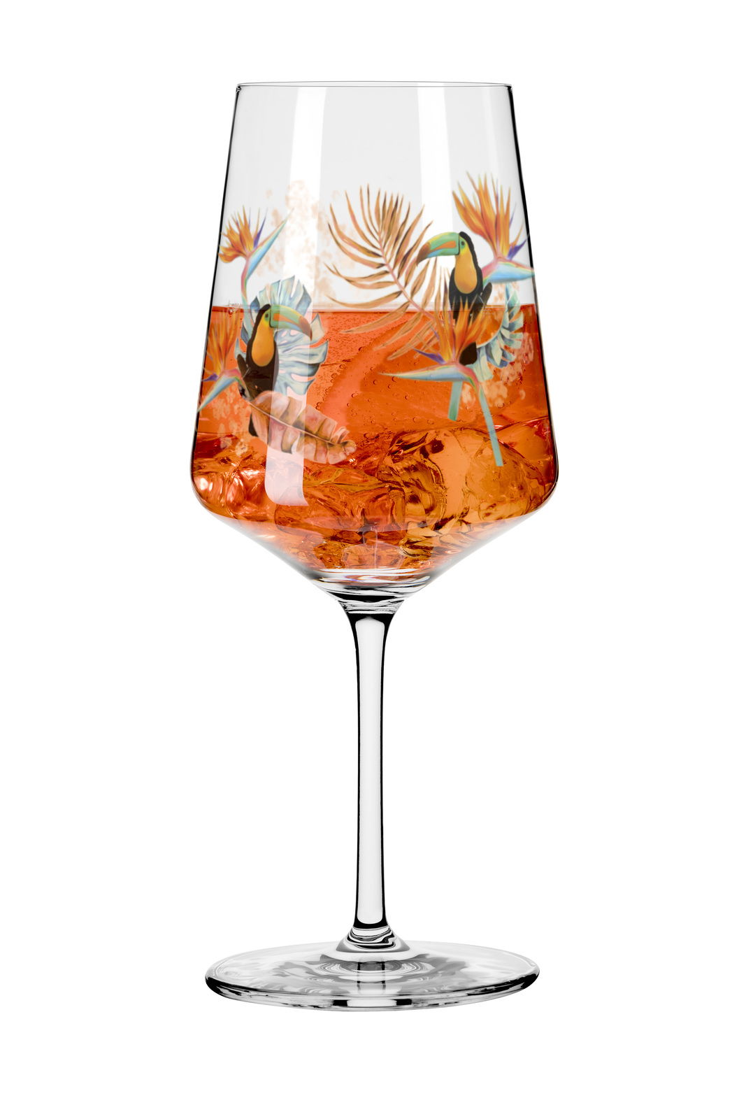 Weinglas mit tropischem Design, Tukan-Motiv und oranger Flüssigkeit, seitliche Perspektive
