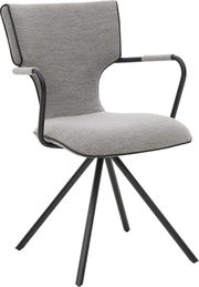 Gepolsterter Armlehnstuhl in hellgrauem Bouclé-Stoff mit schwarzem Metallgestell und Sternfuß, freigestellt auf weißem Hintergrund, Ansicht schräg von vorne