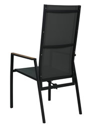 Rückansicht eines modernen Stapelstuhls mit schwarzem Metallrahmen und Armlehnen aus Holz.