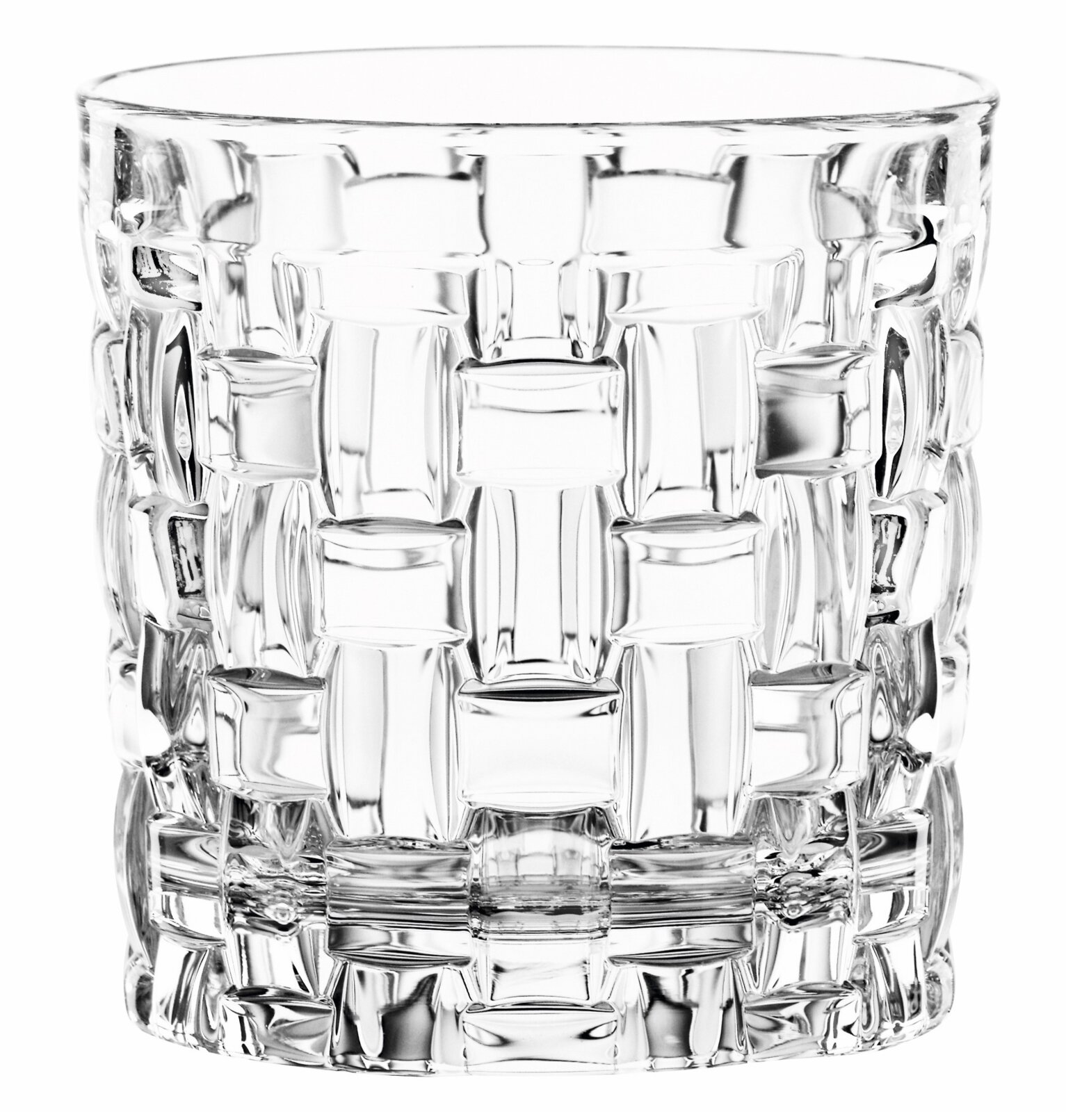 Nachtmann Single Old Fashioned Becher BOSSA NOVA Transparentes, schweres Kristallglas/Whisky-Tumbler mit geometrischem Facettenschliff, freigestellt vor weißem Hintergrund, frontale Nahaufnahme in leichter Aufsicht auf den Rand