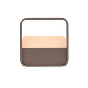 Moderne Tischleuchte PURE Go in quadratischer Form, frontal abgebildet, mit einem eleganten Griff und einem sanften Lichtschein.