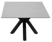 Moderner Couchtisch mit quadratischer, grauer Tischplatte und schwarzem, kreuzförmigem Gestell, frontal betrachtet.