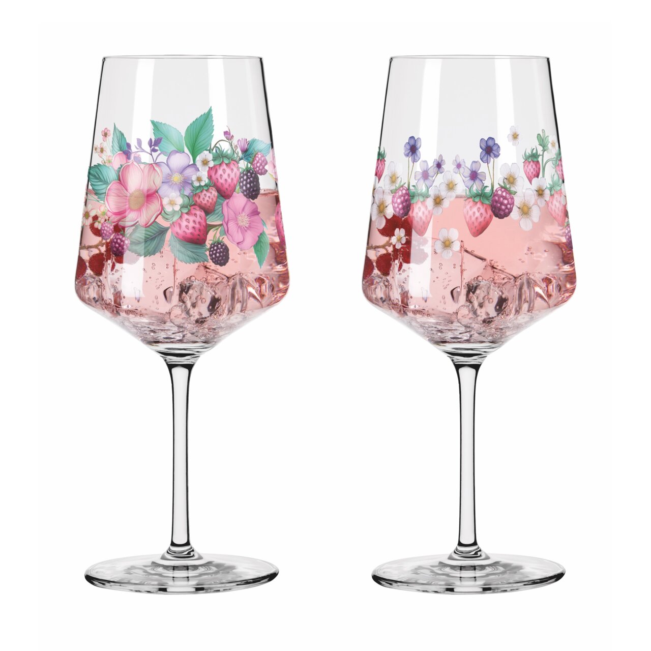 Zwei elegante Sprizzgläser mit floralen und fruchtigen Motiven, gefüllt mit einem rosafarbenen Getränk, aus der Frontalperspektive.