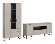 Modernes Sideboard und hoher Schrank in Taupe mit schwarzen Metallfüßen und Griffen, teils mit offenen schwarzen Fächern, freigestellt auf weißem Hintergrund, Frontansicht in leichter Perspektive von vorn