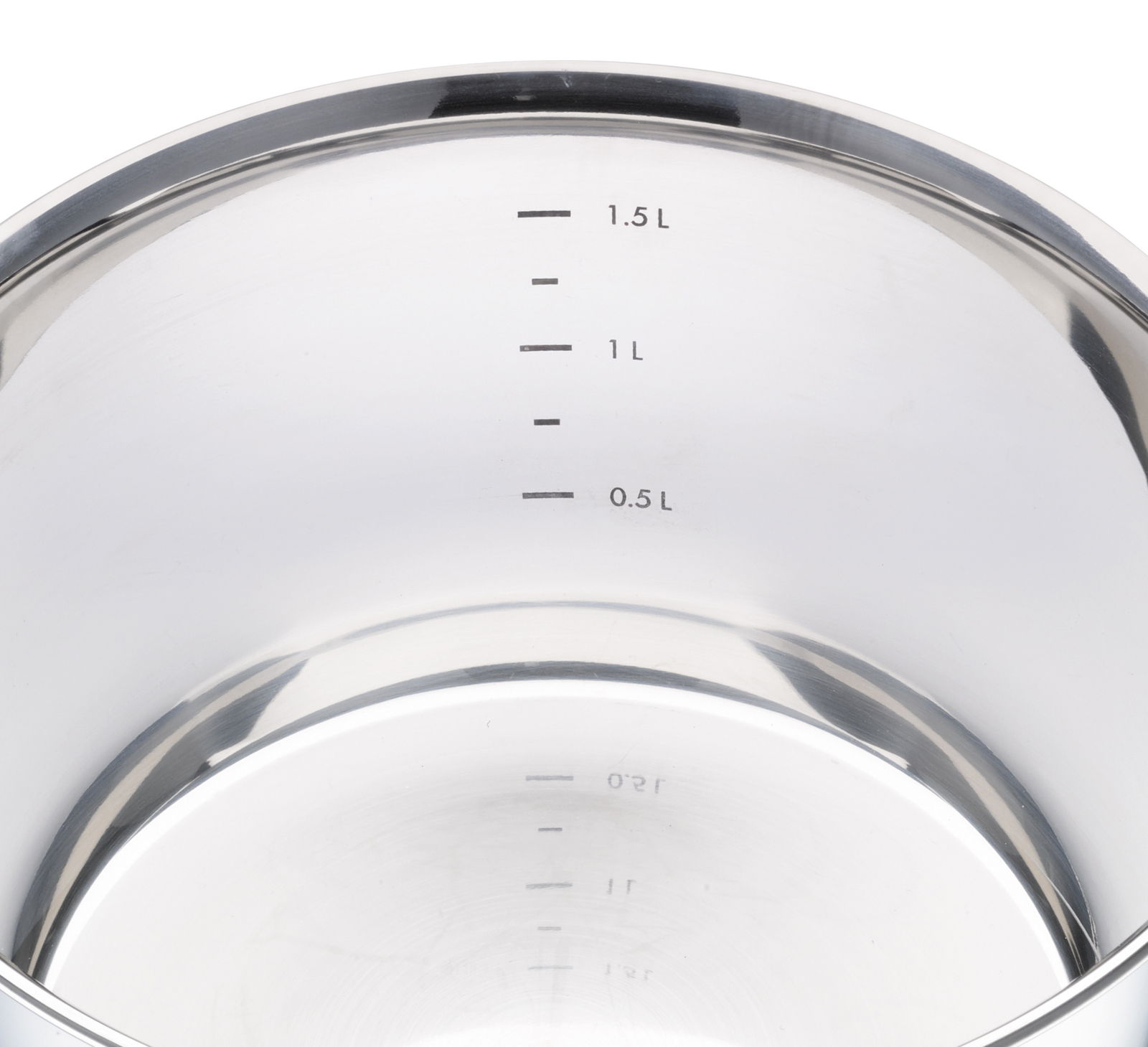 Innenansicht eines glänzenden Edelstahltopfs mit Messskala bis 1,5 Liter.