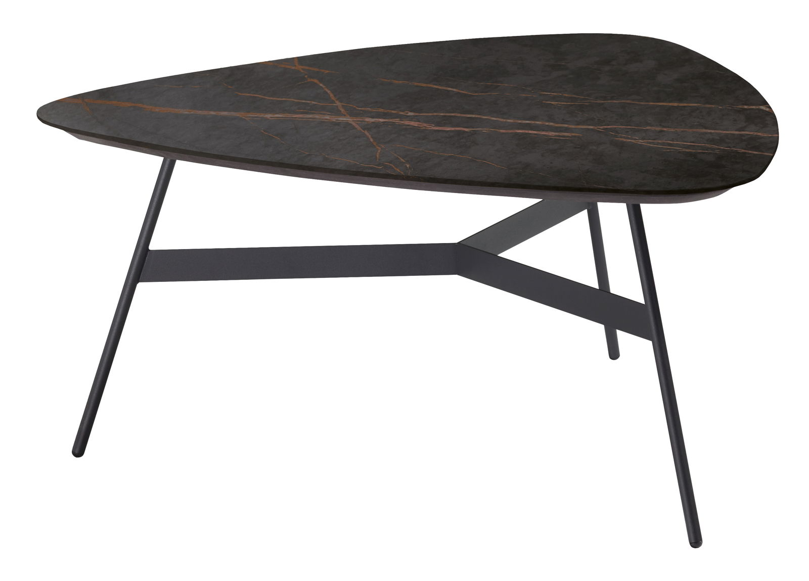 Moderner Couchtisch mit dunkler, unregelmäßig geformter Tischplatte und schlanken Metallbeinen, seitliche Perspektive.