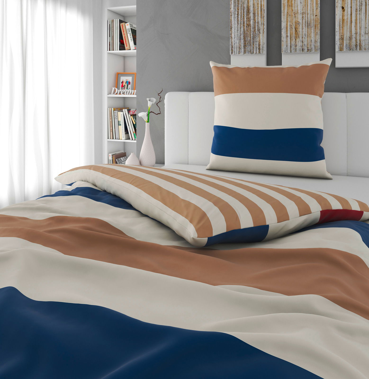 Wendebettwäsche in Streifenmuster mit den Farben Braun, Weiß und Blau auf einem Bett, fotografiert aus einer seitlichen Perspektive.
