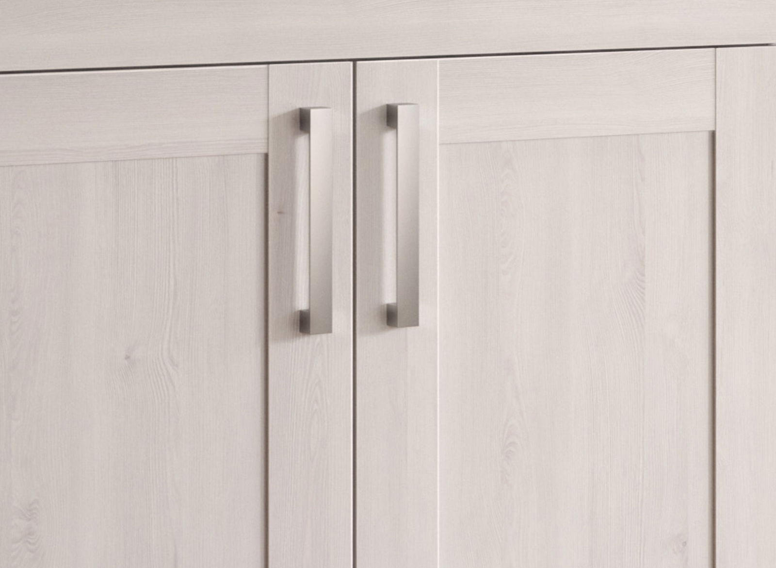 Nahaufnahme von zwei Schranktüren mit modernen, silbernen Griffen in Holzoptik, frontal betrachtet.