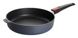 Guss-Hochrandpfanne 28cm Diamo, seitliche Perspektive mit langem Griff und hohem Rand