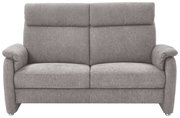Graues 2,5-Sitzer Sofa in Frontalansicht mit gepolsterten Armlehnen und Rückenlehne.