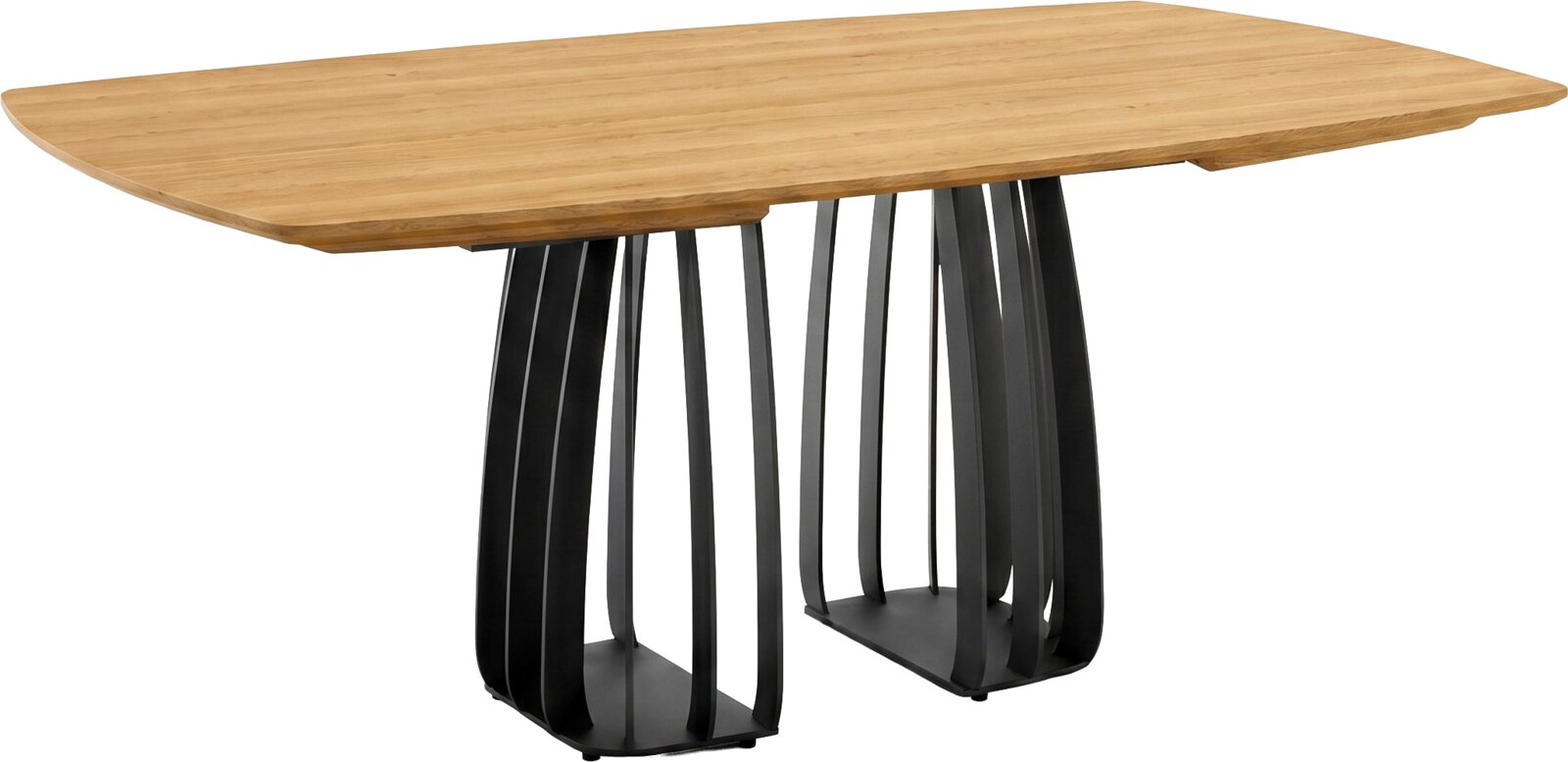 Ovale eettafel met licht houten blad en zwarte metalen designpoten, schuin van voren gefotografeerd op witte achtergrond