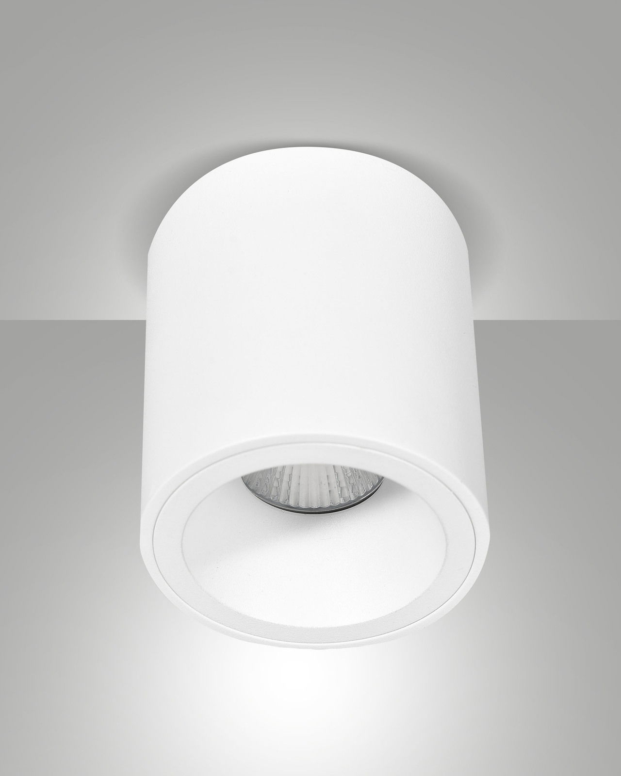 Weißer zylindrischer Aufbauspot Fabas Luce GUAMO, Deckenansicht