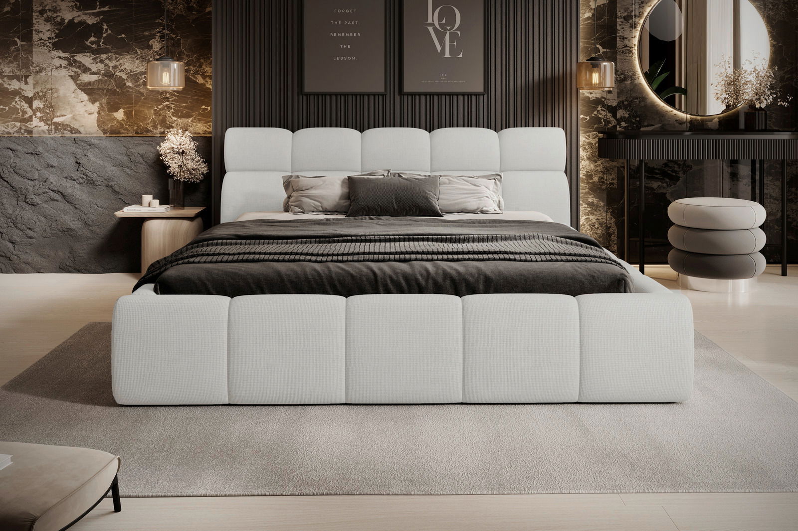 Modernes Polsterbettgestell in einem stilvollen Schlafzimmer, frontal betrachtet, mit eleganter Dekoration und sanfter Beleuchtung.