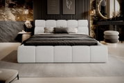 Modernes Polsterbettgestell in einem stilvollen Schlafzimmer, frontal betrachtet, mit eleganter Dekoration und sanfter Beleuchtung.