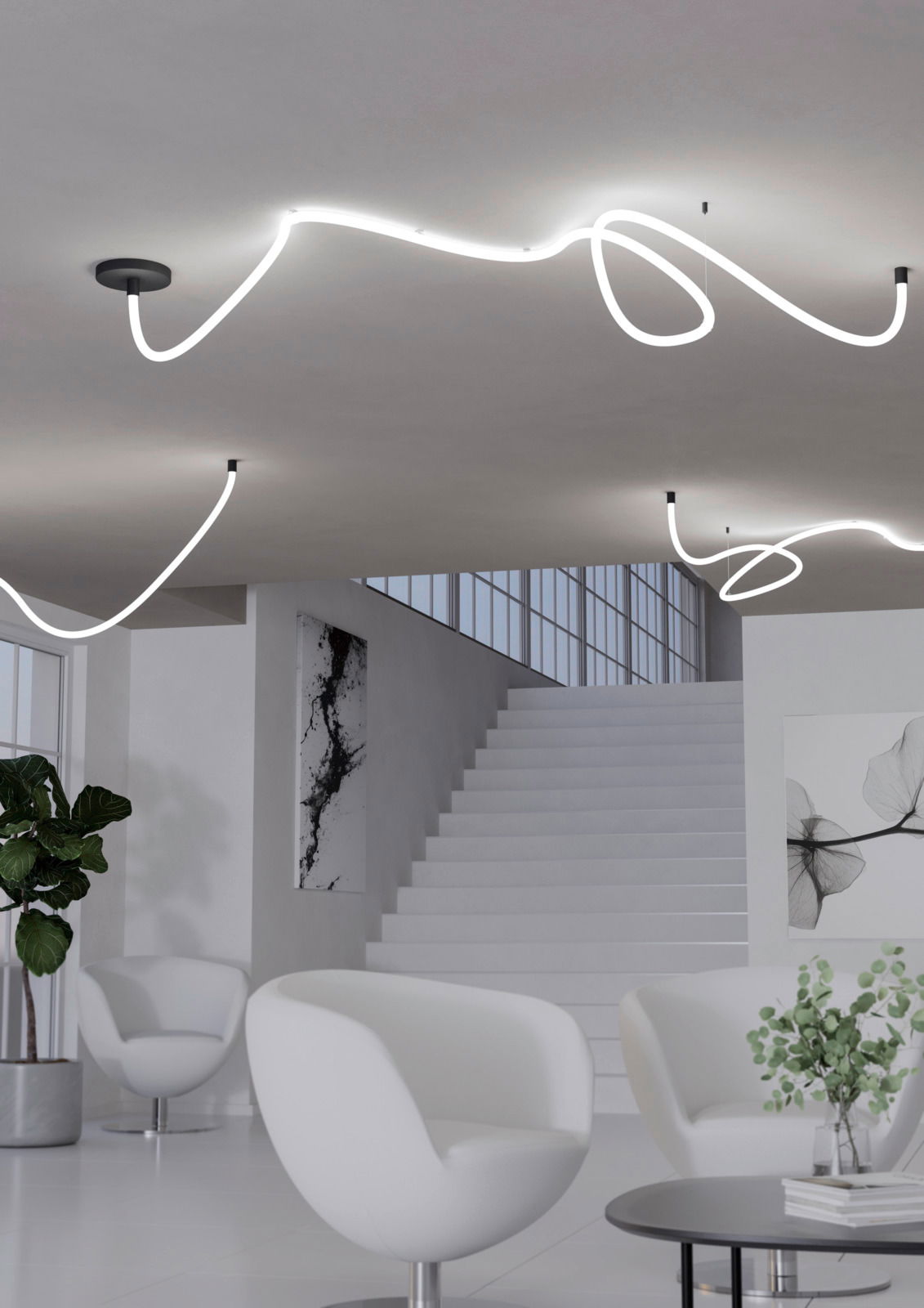 Moderne LED-Lichtschlauch-Installation an der Decke eines stilvollen Wohnzimmers mit weißen Möbeln und Pflanzen, seitliche Perspektive.