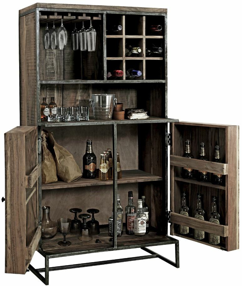 Geöffneter Barschrank aus Holz mit Metallrahmen, gefüllt mit Gläsern, Flaschen und Weinregalen, frontal betrachtet.