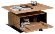 Moderner Couchtisch aus Holz mit Stauraum, von schräg oben fotografiert. Auf der Tischplatte liegen Bücher und eine Kerze, im offenen Fach darunter befinden sich weitere Dekorationsgegenstände.