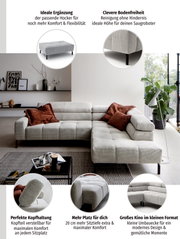 Modernes, hellgraues Cord-Ecksofa mit Recamiere und schwarzen Füßen im Wohnzimmer, frontal aus leicht erhöhter Perspektive; Detailkreise zeigen passenden Hocker, Bodenfreiheit, verstellbares Kopfteil und zusätzliche Sitztiefe.