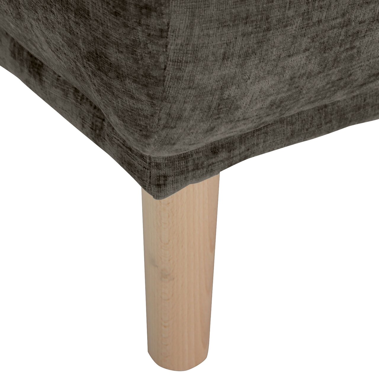 Z2 Hocker POWER Nahaufnahme eines Hockers mit grauem Stoffbezug und hellem Holzbein, Perspektive von unten.