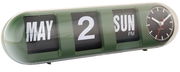 Grüne Tischuhr mit Flip-Anzeige für Datum und Wochentag sowie analoger Uhr, seitliche Perspektive