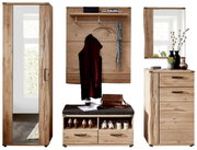 Garderobenkombination Set 80 in Holzoptik, bestehend aus einem hohen Schrank mit Spiegel, einer Wandgarderobe mit Haken und Ablage, einer Sitzbank mit Schuhfächern und einem Spiegel mit Kommode. Frontalansicht.