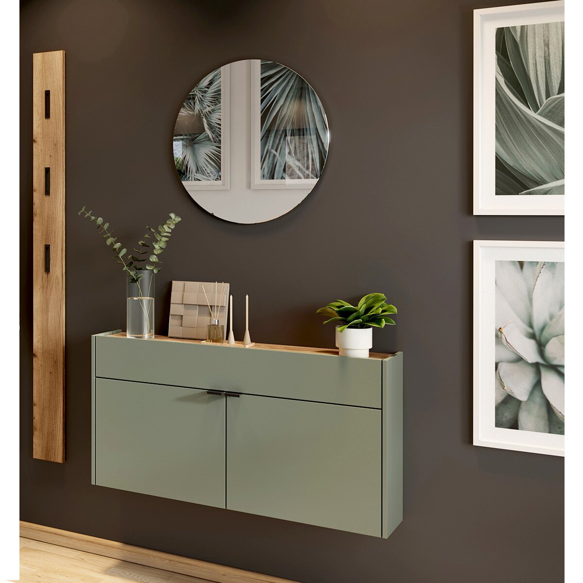 Moderne Garderobe mit grünem Schrank, rundem Spiegel und Dekorationen, seitliche Perspektive