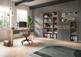 Moderne Büroumgebung mit Stauraumshelf in Holzoptik und grauen Türen, seitliche Perspektive