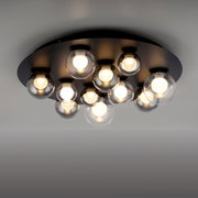 Moderne led-plafondlamp met meerdere bolvormige glazen elementen, gezien van onderaf.