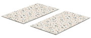 Zwei rechteckige Herdabdeck- und Schneideplatten mit Terrazzo-Muster, aus schräger Vogelperspektive.