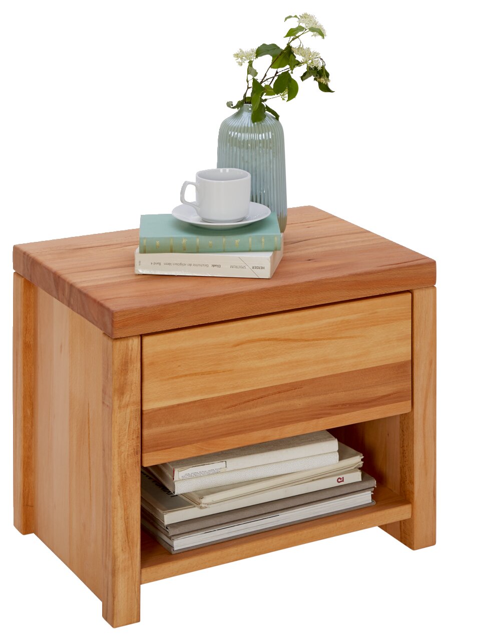 Nachtkästchen aus Holz mit einer Schublade und einem offenen Fach, darauf eine Vase mit Blumen, Bücher und eine Tasse, Perspektive von vorne leicht seitlich