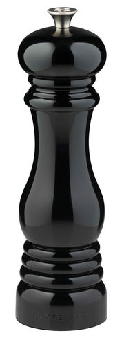 Schwarze glänzende Pfeffermühle in Frontalansicht