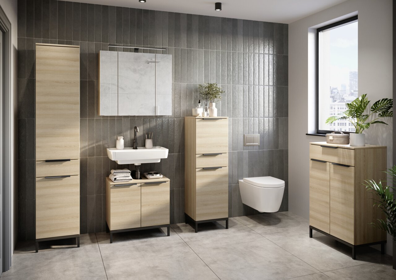 Moderner Badezimmer-Mediumschrank in Holzoptik, frontal fotografiert, umgeben von weiteren Badmöbeln und Dekorationen.